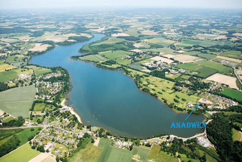 Cottage Anadwen Au Pied Du Lac Au Duc Et Son Golf Ploërmel Eksteriør bilde